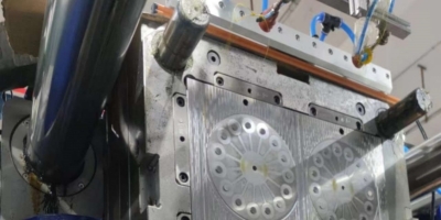 Electrostatic removal of injection molded parts