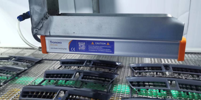 Injection molded product surface dust removal and de-static case